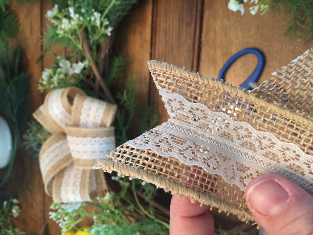 DIY Farmhouse wreath: V notched tails burlap bow