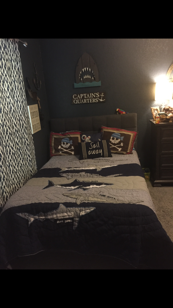 #thesouthernfix #cleanrooms #boys #sharks #fivewaystomake #madebed #potterybarnkids #farmhouse #farmhousekids