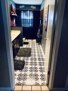 DIY farmhouse flooring: Painted Vinyl Flooring with Stencils