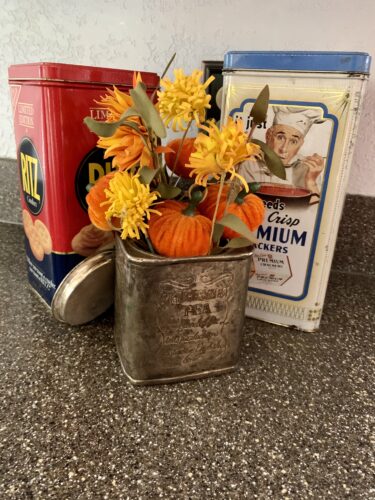 Five ways to add Farm Charm to your kitchen, vintage tins #thesouthernfixllc #farmhouse #farmdecor #diy