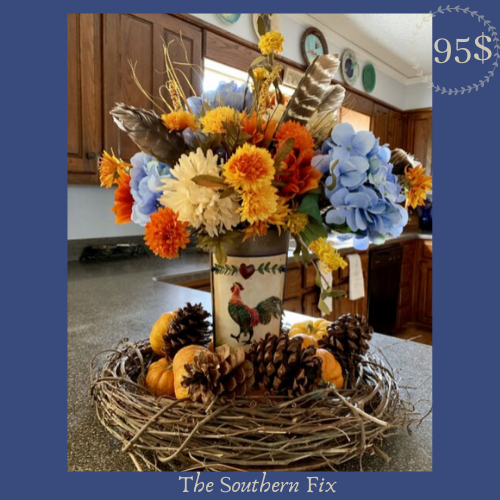 #thesouthernfix #thesouthernfixllc #farmhouse #farmhousedecor #hydrangea #feathers #fall #arrangement #centerpiece #rooster #DIYfarmhouse #diy