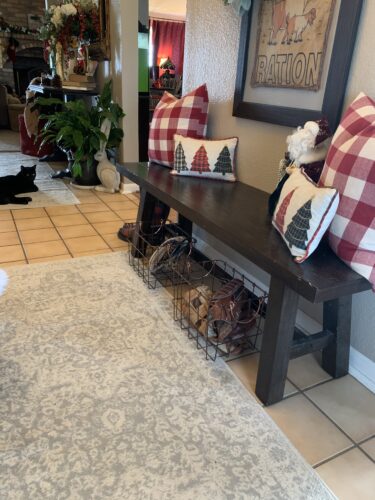 #thesouthernfix #thesouthernfixllc #christmas #tidy #clean #entryway #wirebasket #sports #sportsgear #boys #boymom #redandwhite #boutiquerugs #organize #fivewaytomake